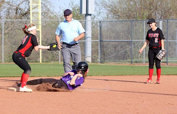 Varsity softball wins and loses in double header against BVW