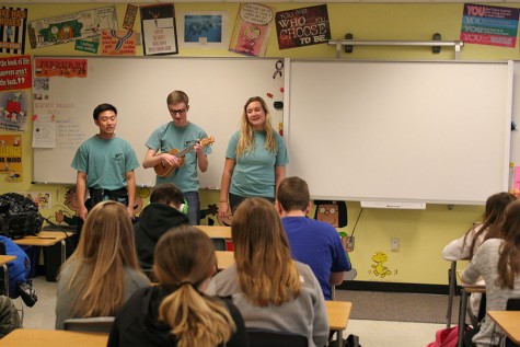 Students and staff react to Ukulele Club serenades