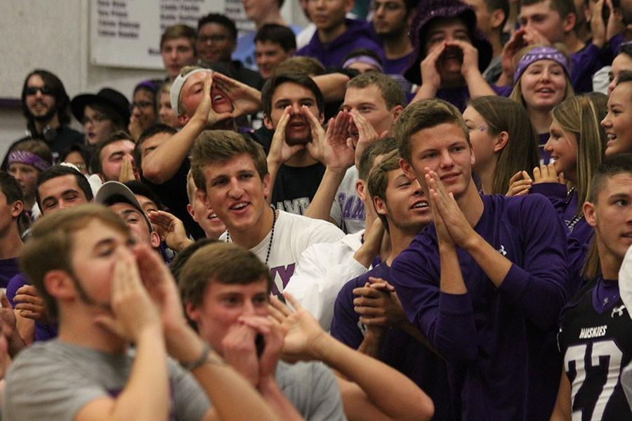 Students+cheer+during+the+2015+Homecoming+assembly.