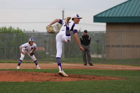 Baseball defeats BVSW, 8-0