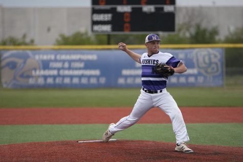 Baseball wins first game of regionals, 6-5, and loses second game, 0-2