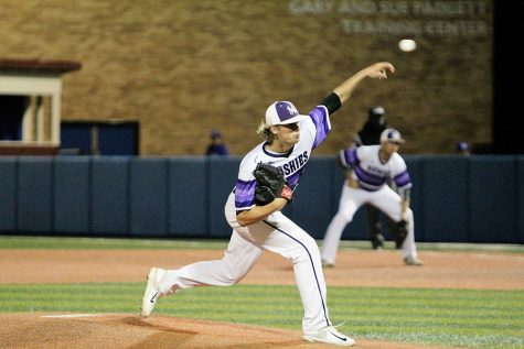 Huskies pick up second-straight victory, defeating Leavenworth 6-1