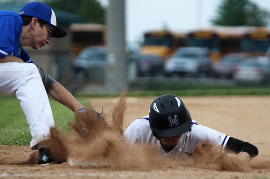 Huskies pick up 5-1 senior night win over Gardner Edgerton