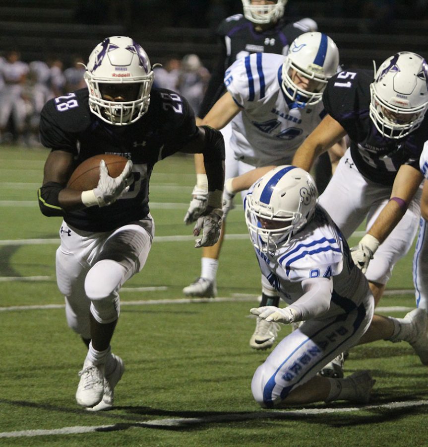 BVNW junior running back Edward Thomas (28) runs to the outside to score a touchdown during the second half against Gardner Edgerton High School last season on Oct. 5 at the DAC.