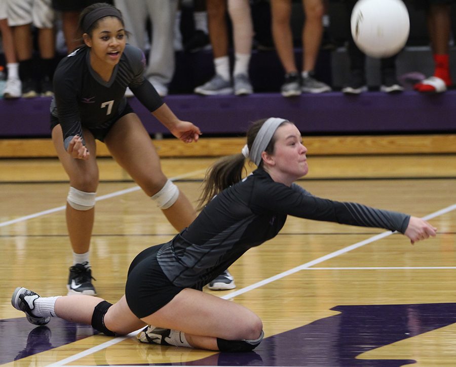 BVNW senior Laura Bredemeier (4) dives for the ball against Shawnee Misson West High School at BVNW Oct. 16.