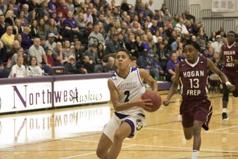 No. 3 Huskies open season with 70-62 win over No. 9 Hogan Prep