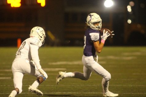 Mustangs rout Huskies on Senior Night, 51-7