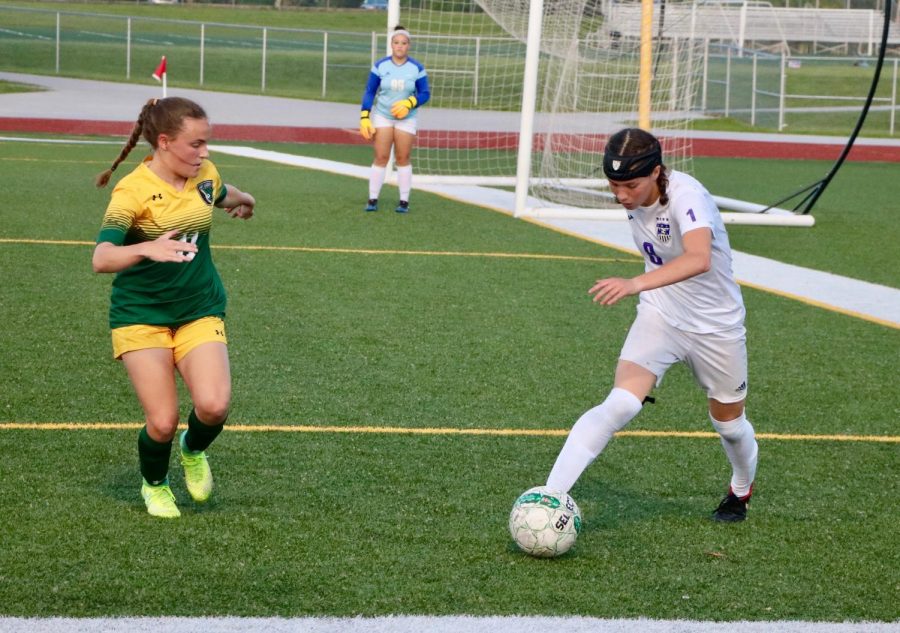 Sophomore Carolyn Thurlby dribbles the ball in the regional championship game against Shawnee Mission South on May 16. BVNW was defeated by SMS, 1-3. 