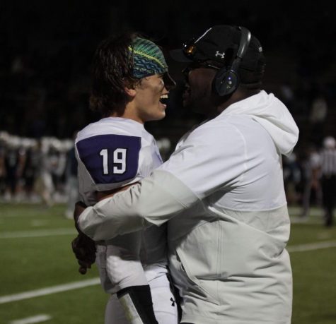 Pauley’s big game lifts Huskies over rival Mustangs, 33-28
