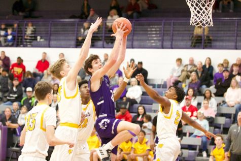 No. 25 Wildcats upset No. 3 Huskies, spoil season-opener, 55-38