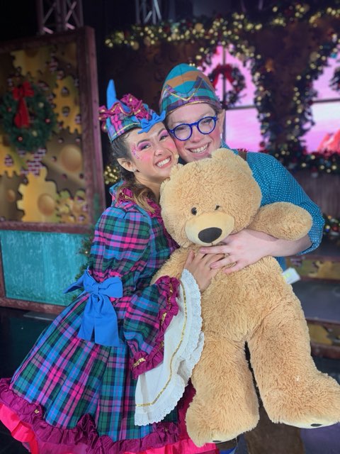 Even+though+senior+Julia+Masterson+said+her+job+is+time+consuming%2C+she+still+enjoys+performing.+%E2%80%9CI+was+always+a+singer%2C+I+always+loved+singing%2C%E2%80%9D+she+said.+%E2%80%9CWhen+my+cousin+told+me+to+try+theatre%2C+I+tried+a+camp%2C+and+then+I+just+never+stopped.%E2%80%9D%0A