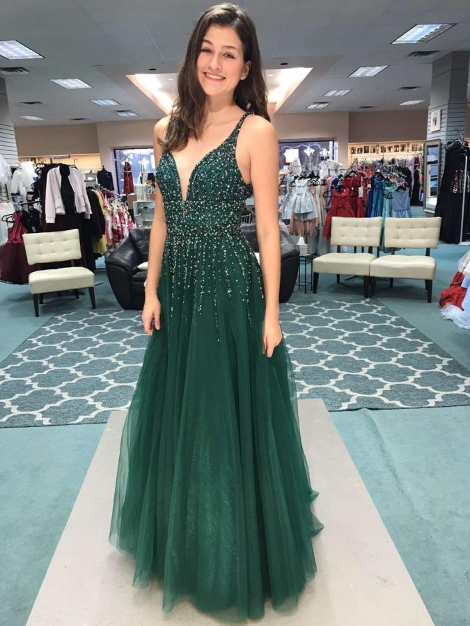 Sophomore+Marlee+Volmer+enjoys+modeling+dresses+for+Natalie+M+on+her+Instagram.+%E2%80%9CI+love+being+able+to+not+only+try+on+dresses+but+try+to+reach+people+to+tell+them+about+how+good+these+dresses+are.%E2%80%9D