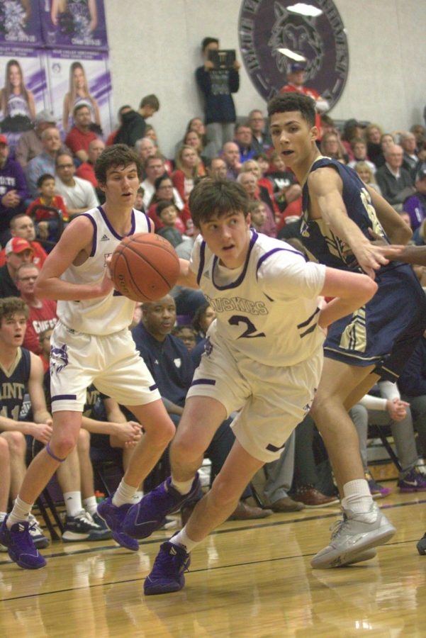 Sophomore Joey Robinson dribbles past a defender in the game against Saint Thomas Aquinas. BVNW defeated STA, 74-51.
