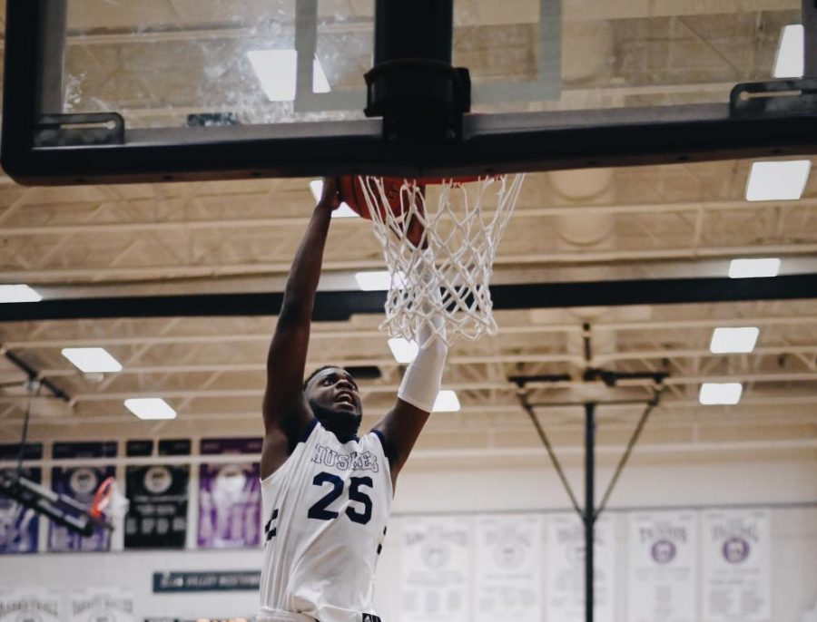 Senior Markell Hood (25) rises up to dunk the ball in the teams substate semifinal game