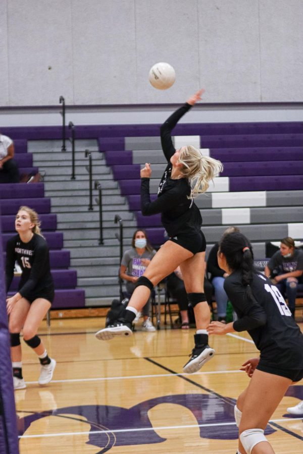 Huskies defeat Thunderbirds, 3-1