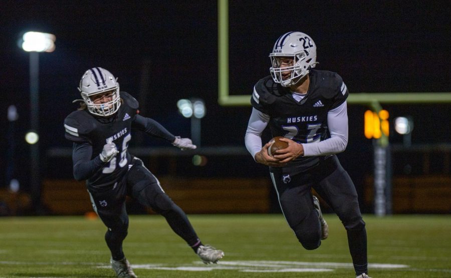 Senior Drew Kaufman returns a blocked put in the Huskies win over Olathe North, Nov. 12.