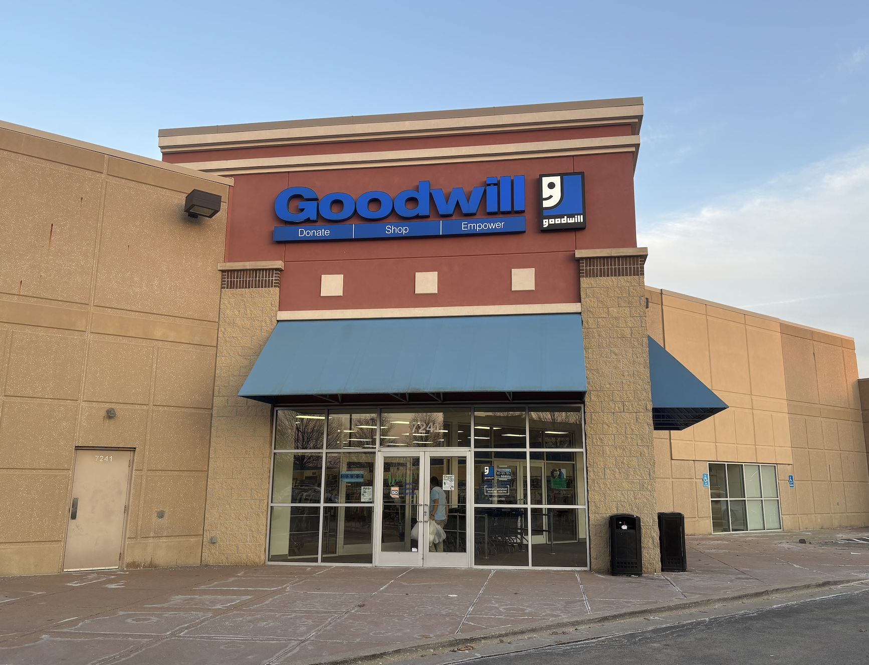 Goodwill, located on 135th and Metcalf, scored a 2/5 compared to the other stores visited.