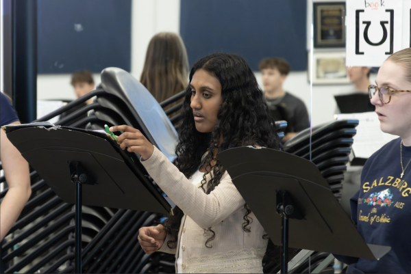Junior Aashrita Kambhampati practices harmonizing in Chamber choir class on Feb. 18. Kambhampati says that she is excited to participate in SWACDA National choir this year, “[It is] a great opportunity [to be] able to meet so many new people,” she said. 