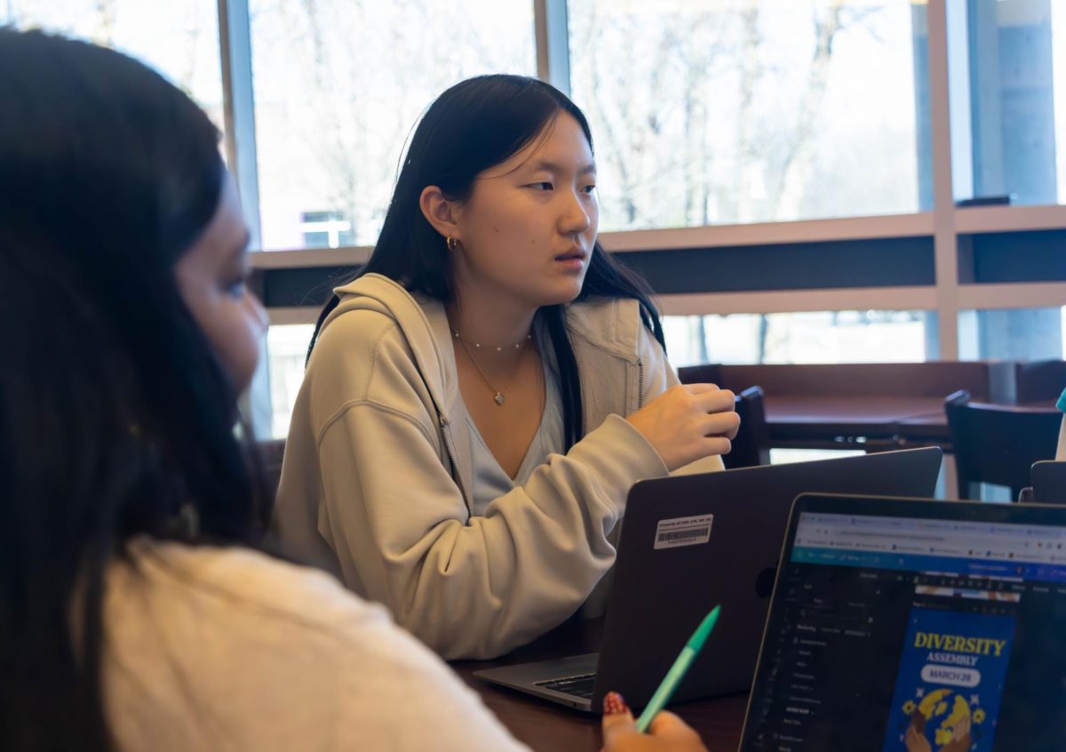 Senior Isabella Lee participates in a meeting held to plan the diversity assembly.